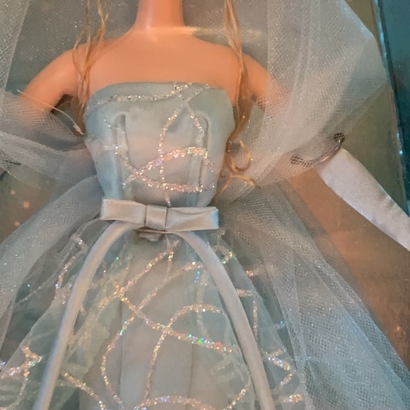 2001 Barbie Collectors Edition NEW Vintage stunning blue dress Barbie princess - Picture 3 of 7